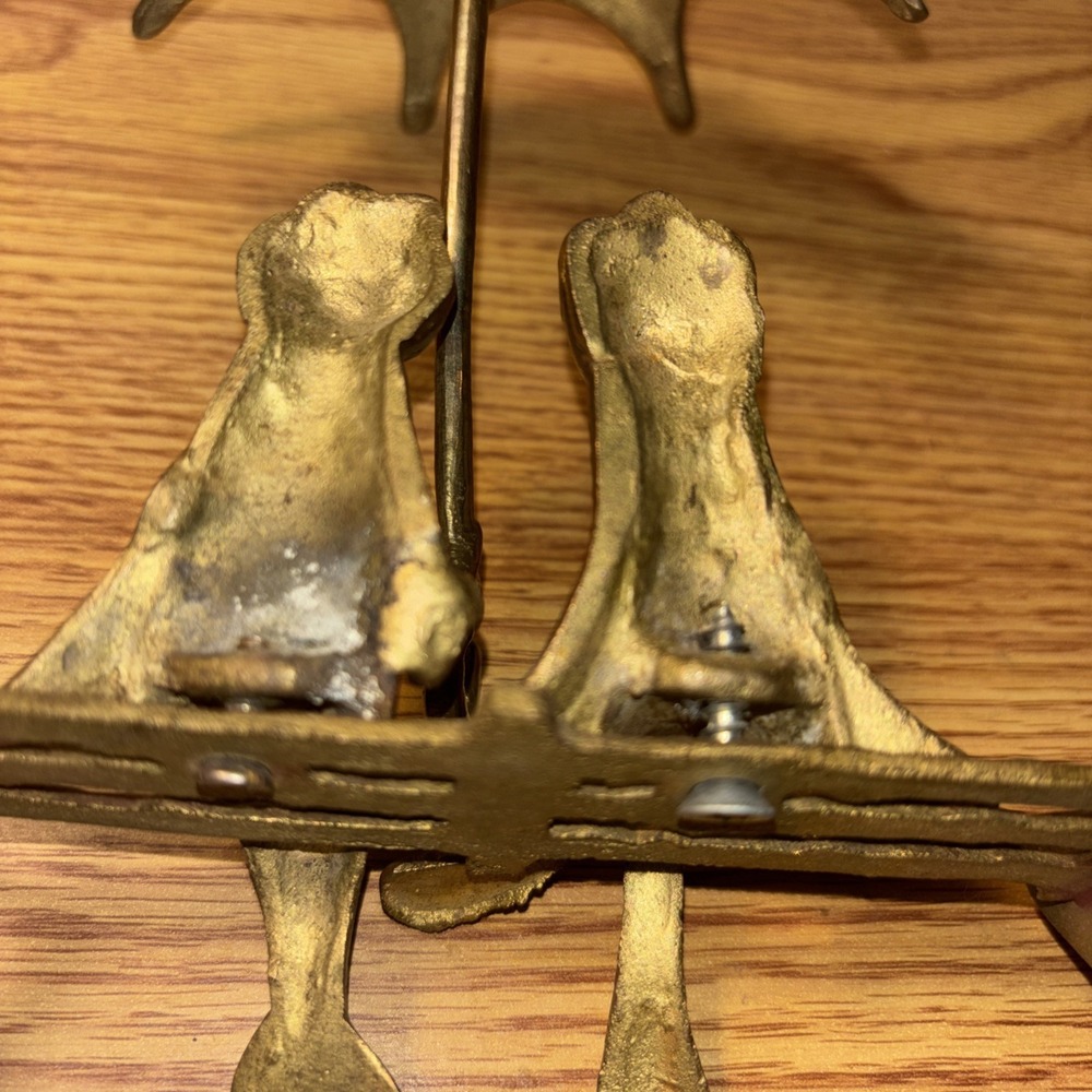 Vintage Brass Frogs on Bench with Umbrella Figurine Mid Century Decor Statuette - Picture 7 of 10